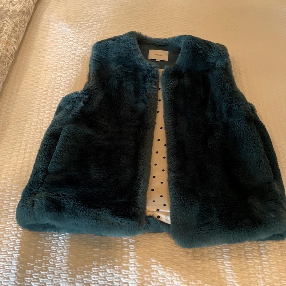 Suncoo forest green faux fur vest. Size T1 Small